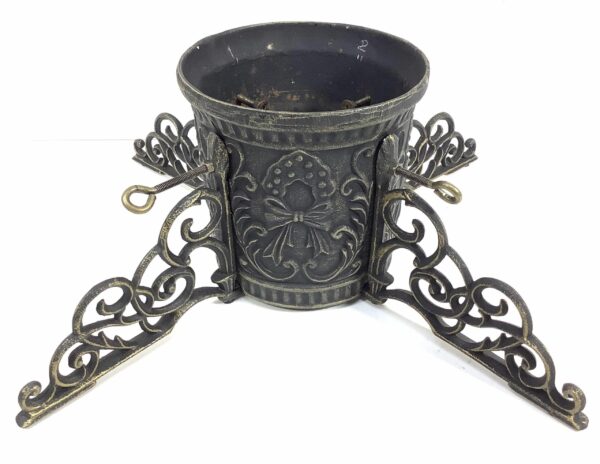 Make Your Christmas Unforgettable With Our Cast Iron 26" Classic Christmas Tree Stand! This Antique-Style Stand Is Perfect For Adding A Touch Of Sophistication To Your Holiday Setup. Order Now And Elevate Your Festive Spirit! 🎊🌟 #Duqaa #Distributors #Decorativeproducts