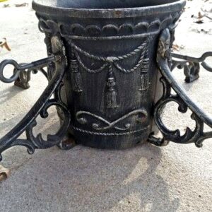 🌟 Add an Elegant Touch with Upscale Iron Tree Stands & Exquisite Cast Iron Holders 🎅